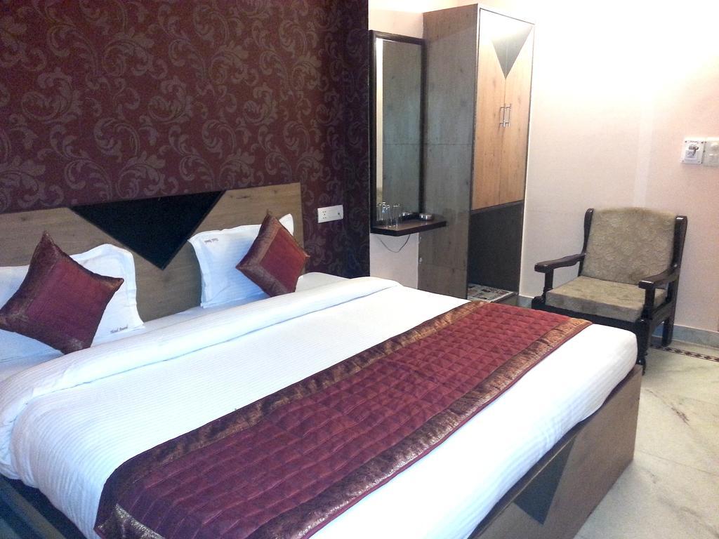 Hotel Ananda 德里 客房 照片