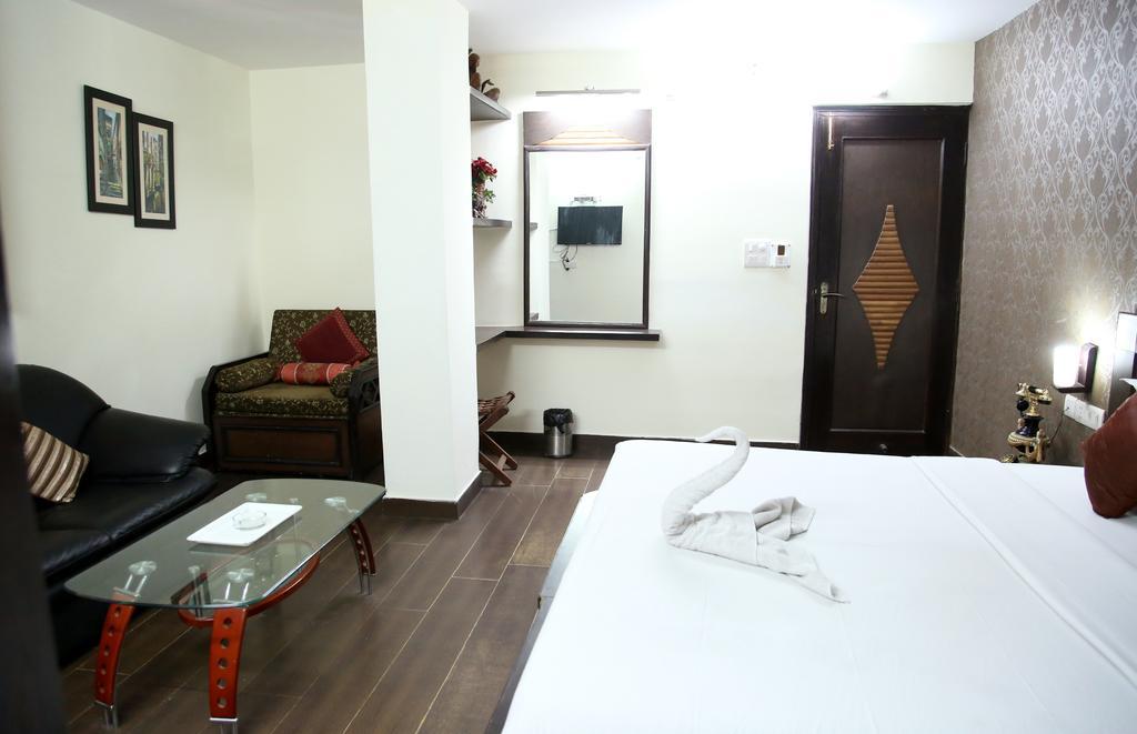 Hotel Ananda 德里 客房 照片